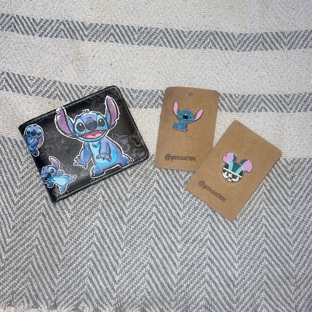 Stitch Wallet w/ 2 Stitch Pins